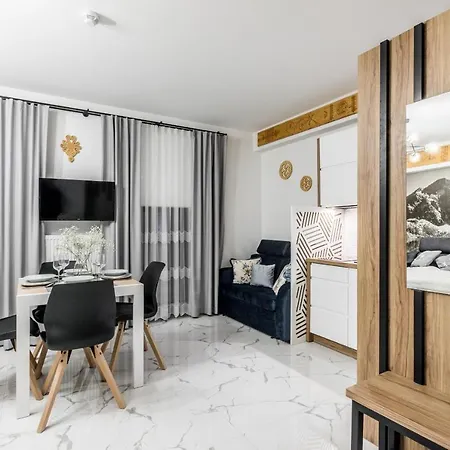 Apartment Modrzejewska *